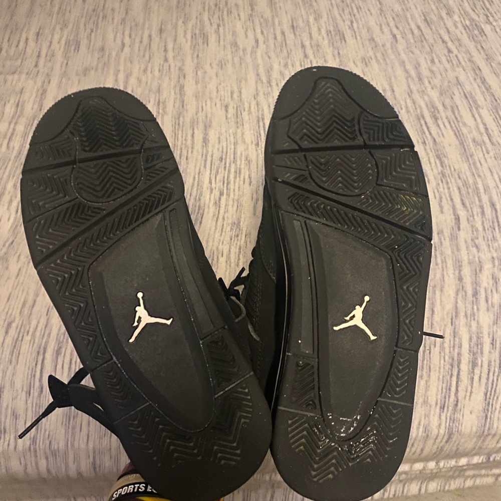 Jordan 4 “Black cat”